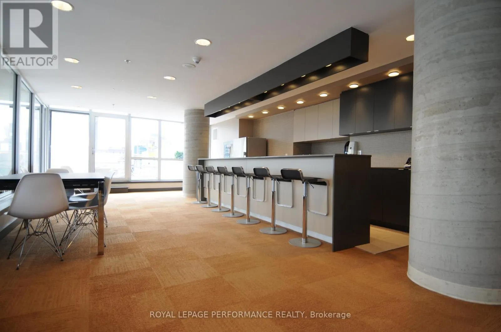 1403 - 324 LAURIER AVENUE W