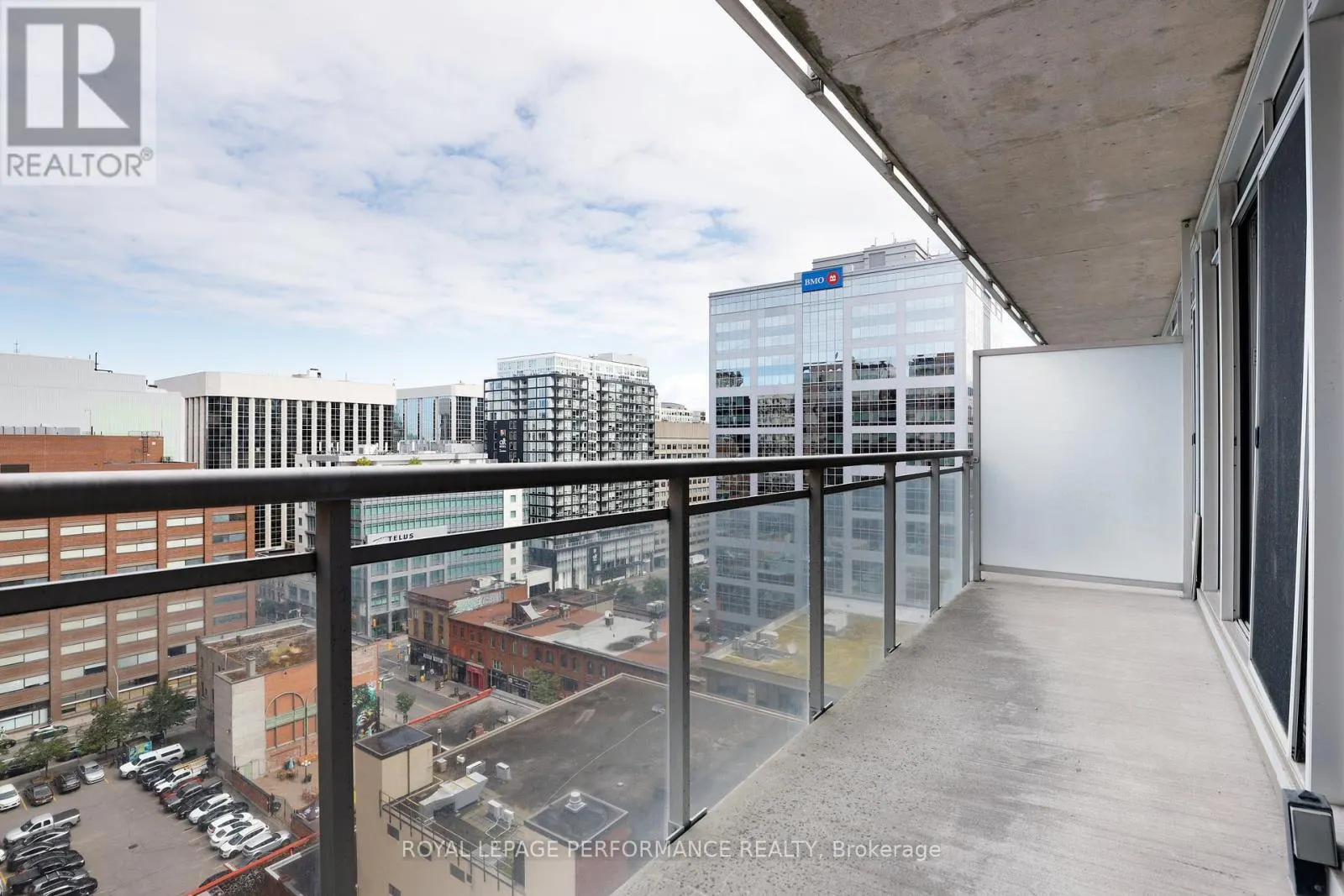 1403 - 324 LAURIER AVENUE W