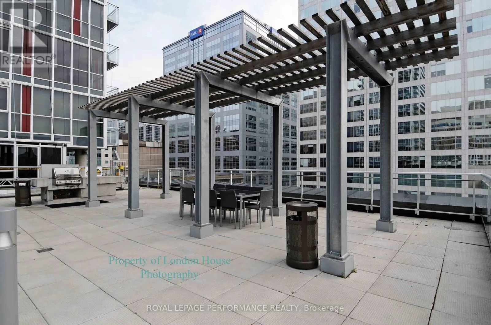1403 - 324 LAURIER AVENUE W