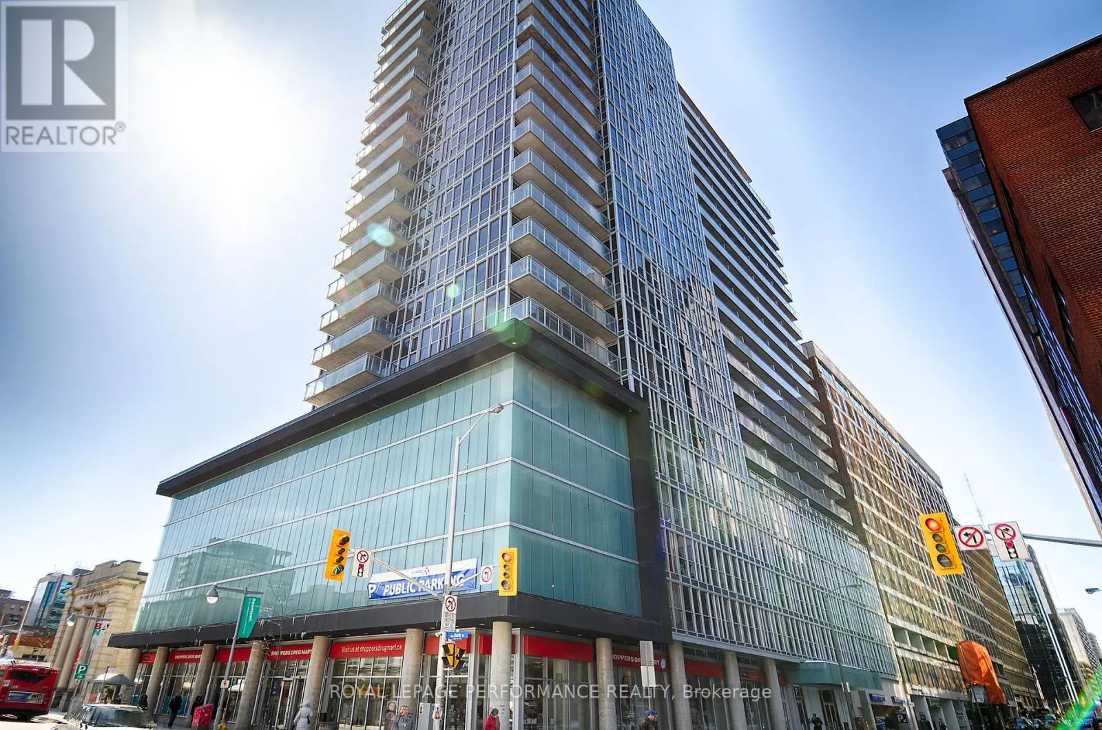 1403 - 324 LAURIER AVENUE W