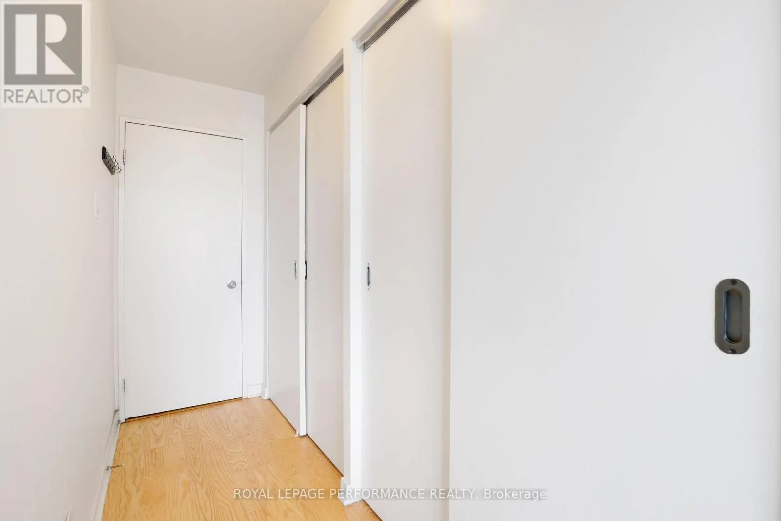 1403 - 324 LAURIER AVENUE W