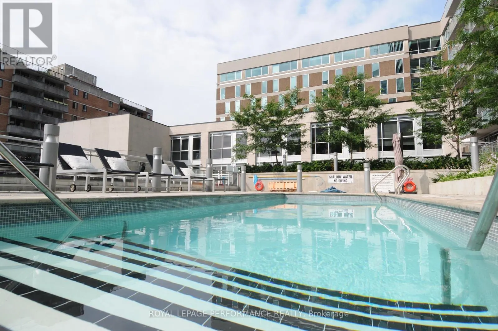 1403 - 324 LAURIER AVENUE W