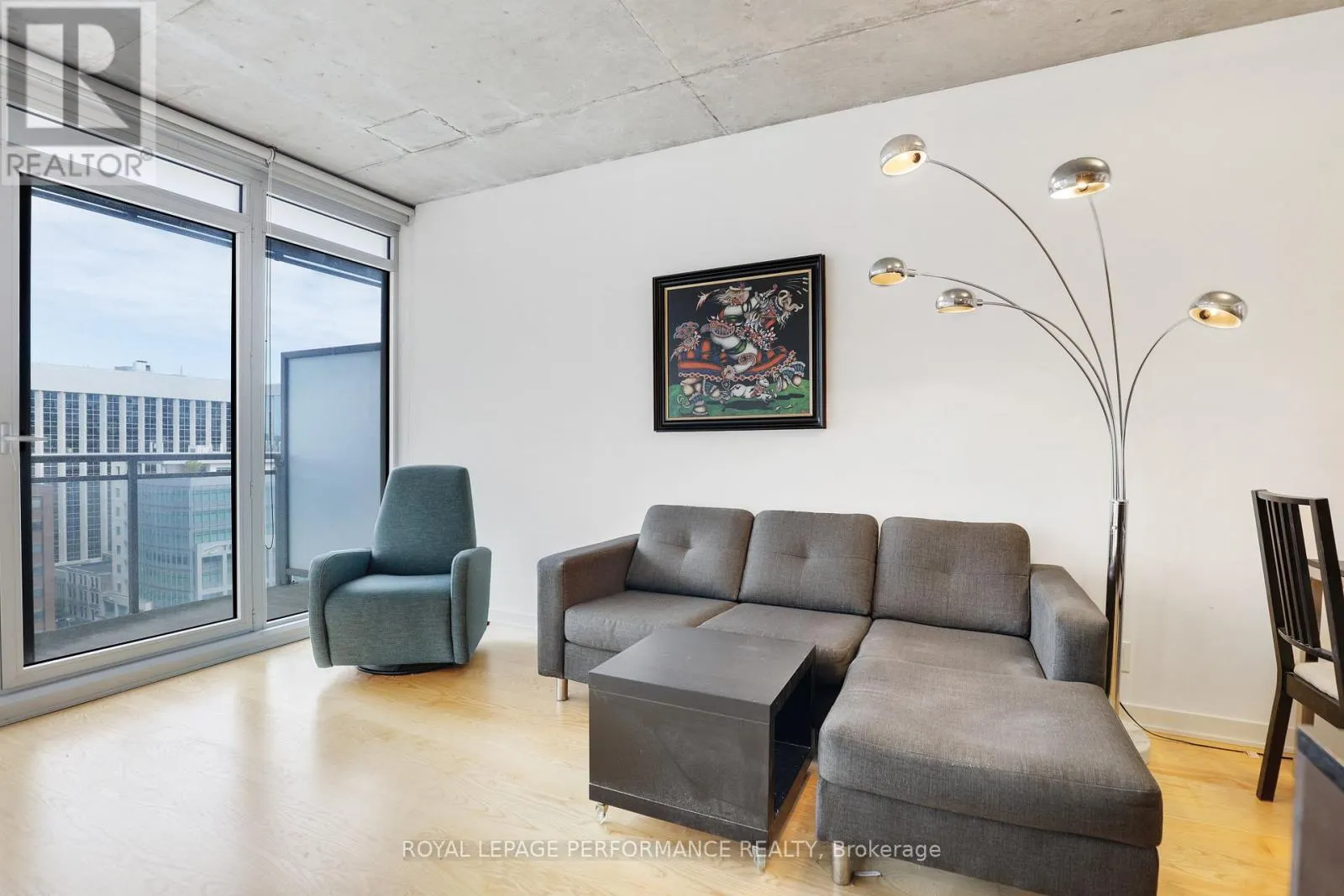 1403 - 324 LAURIER AVENUE W