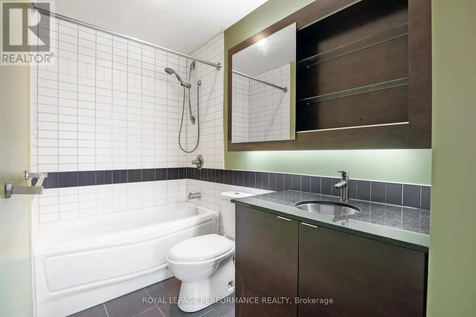 1403 - 324 LAURIER AVENUE W