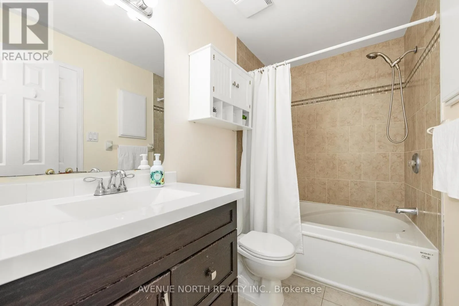225 GLADEVIEW PRIVATE