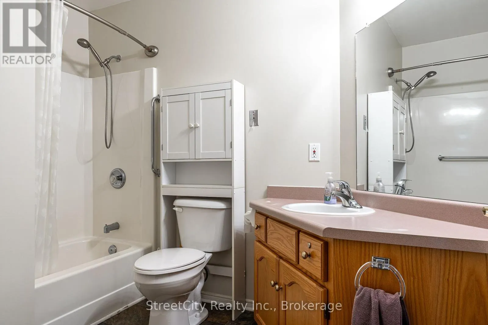 23 - 300 JOHN STREET S, #23