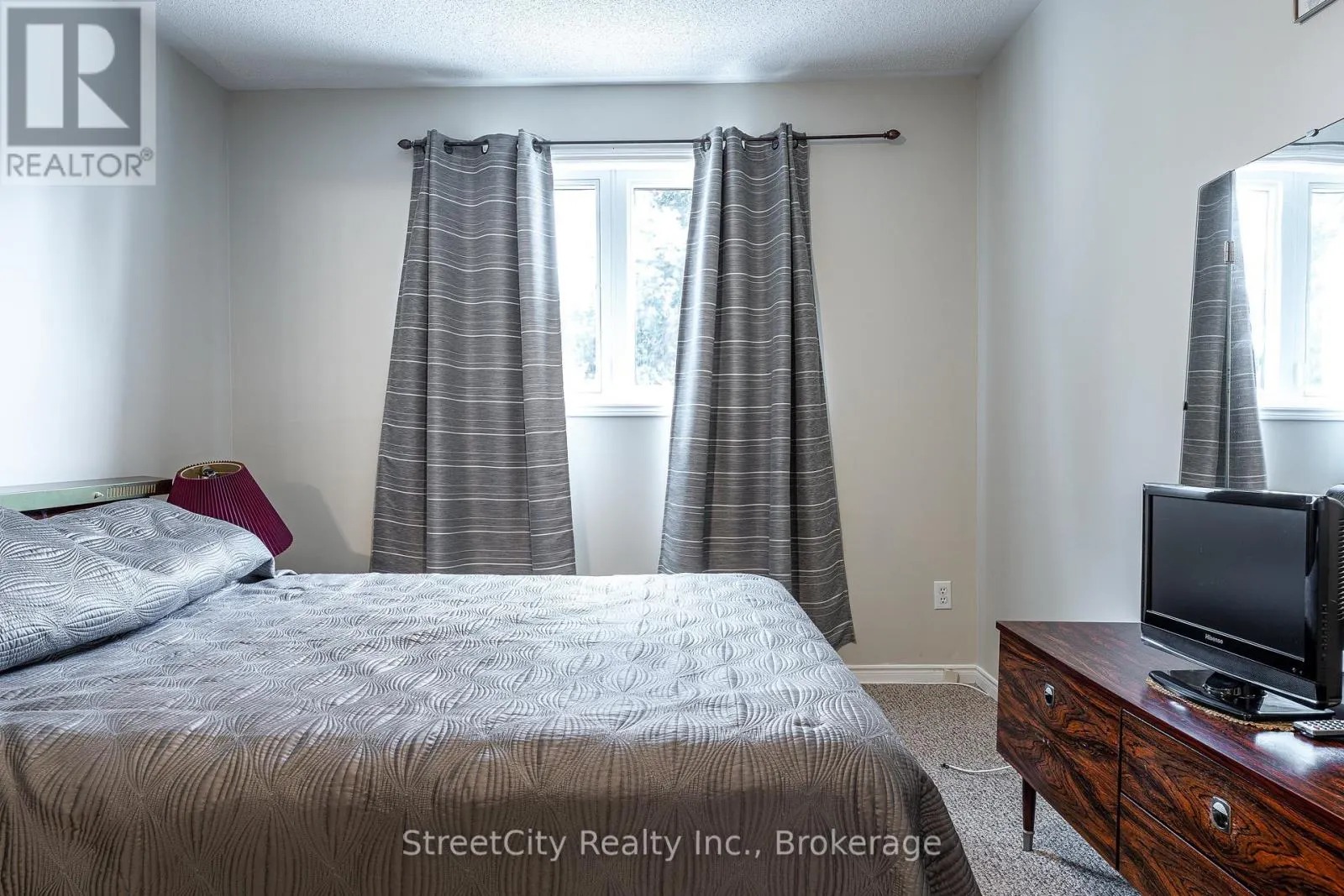 23 - 300 JOHN STREET S, #23