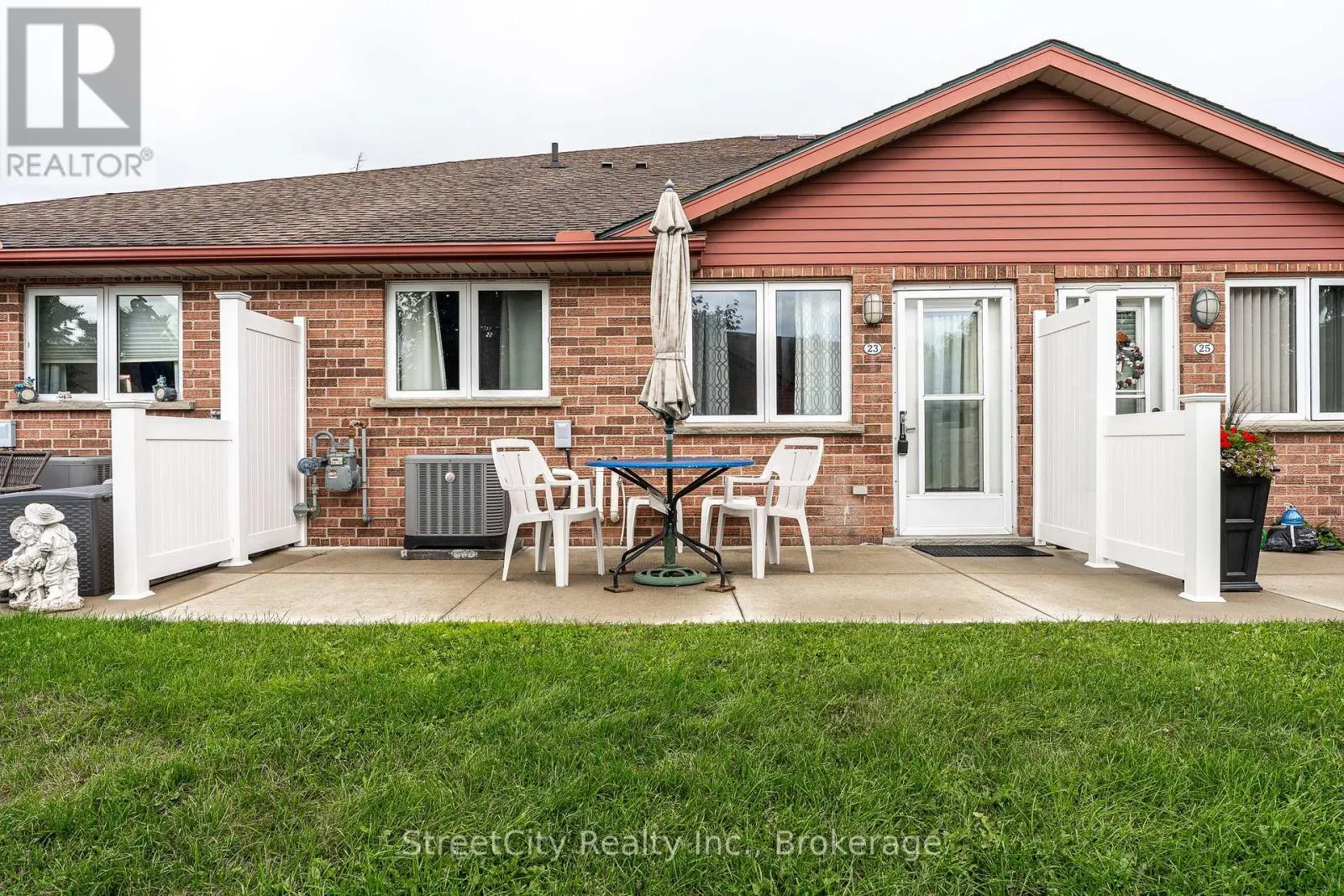 23 - 300 JOHN STREET S, #23