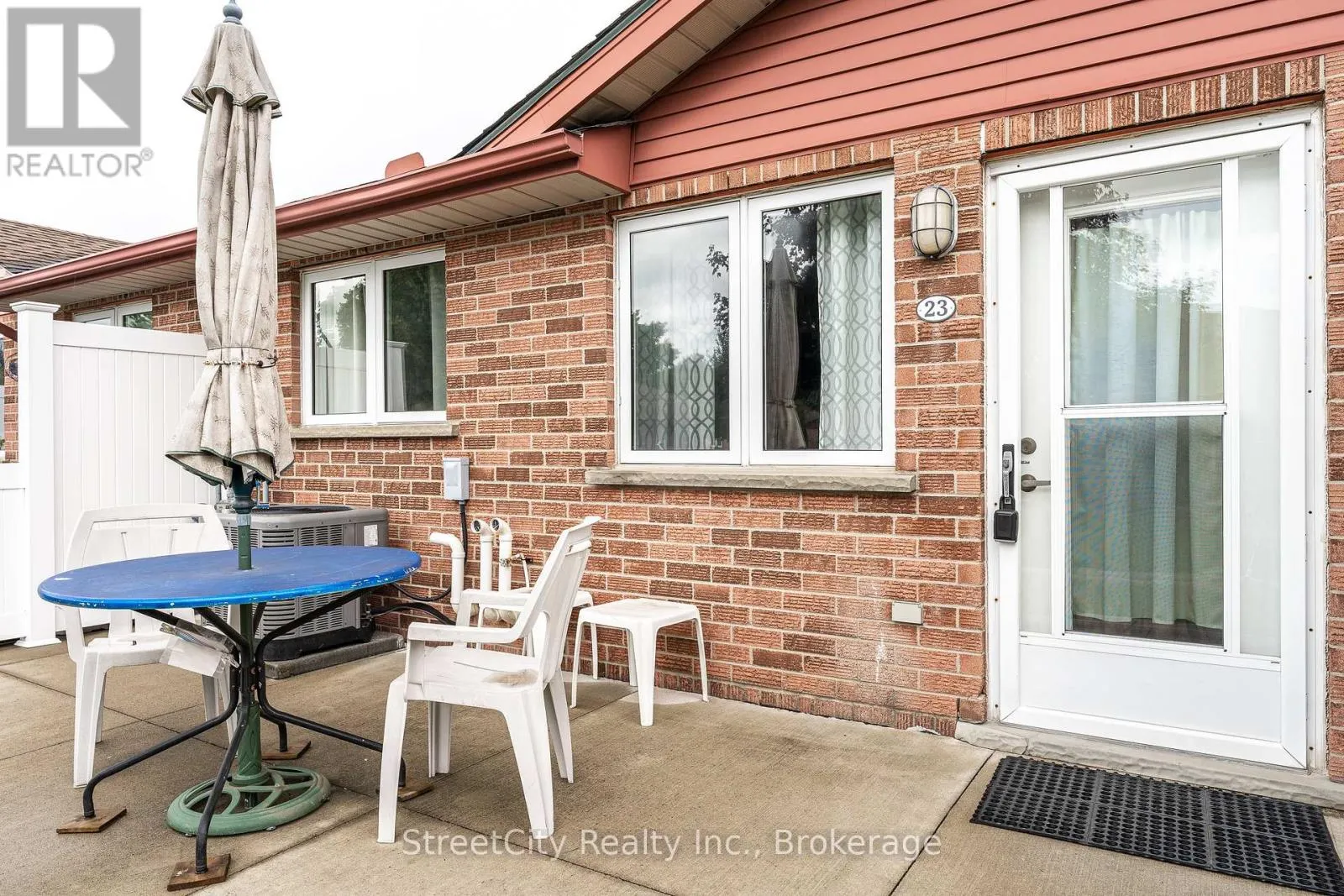 23 - 300 JOHN STREET S, #23