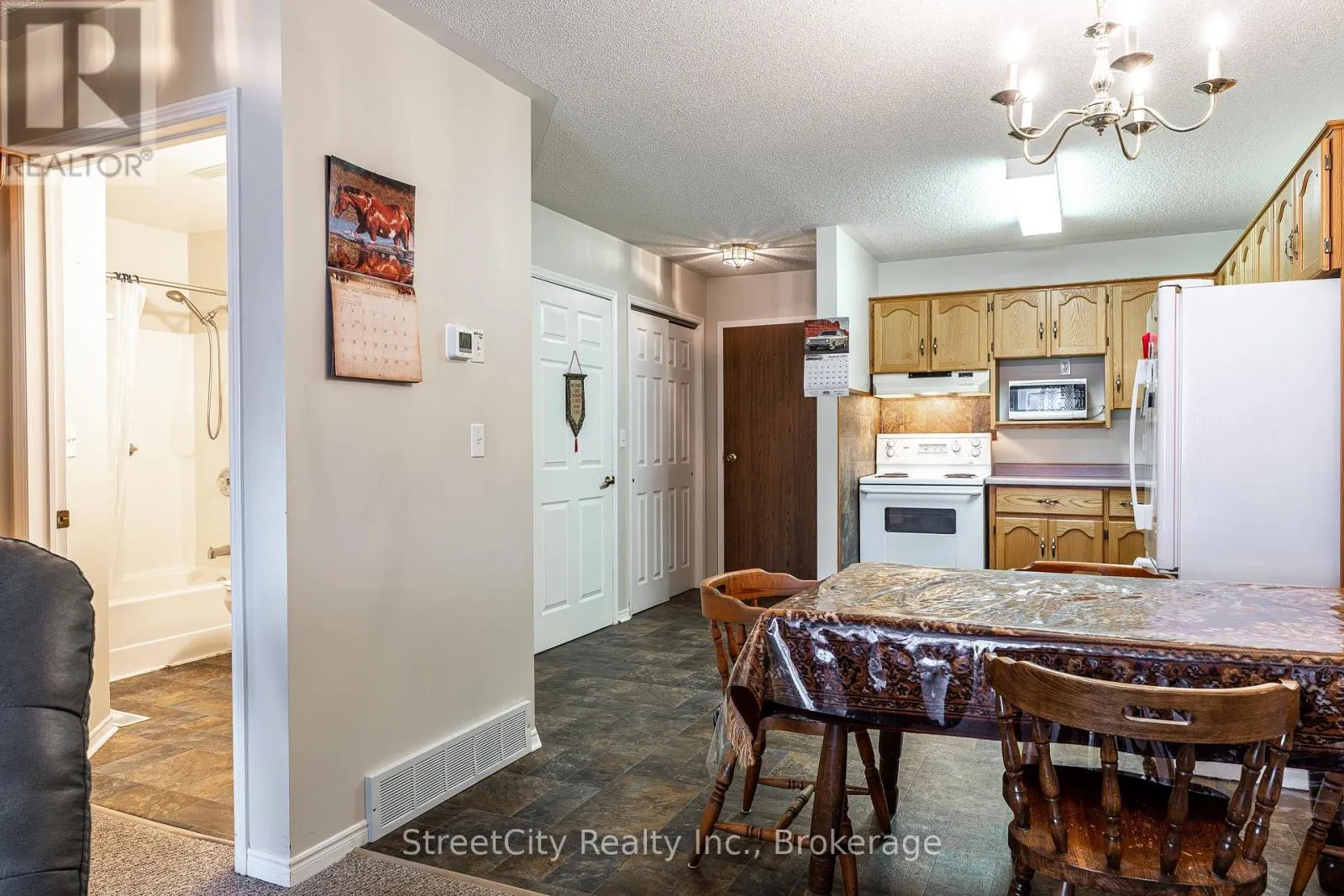 23 - 300 JOHN STREET S, #23