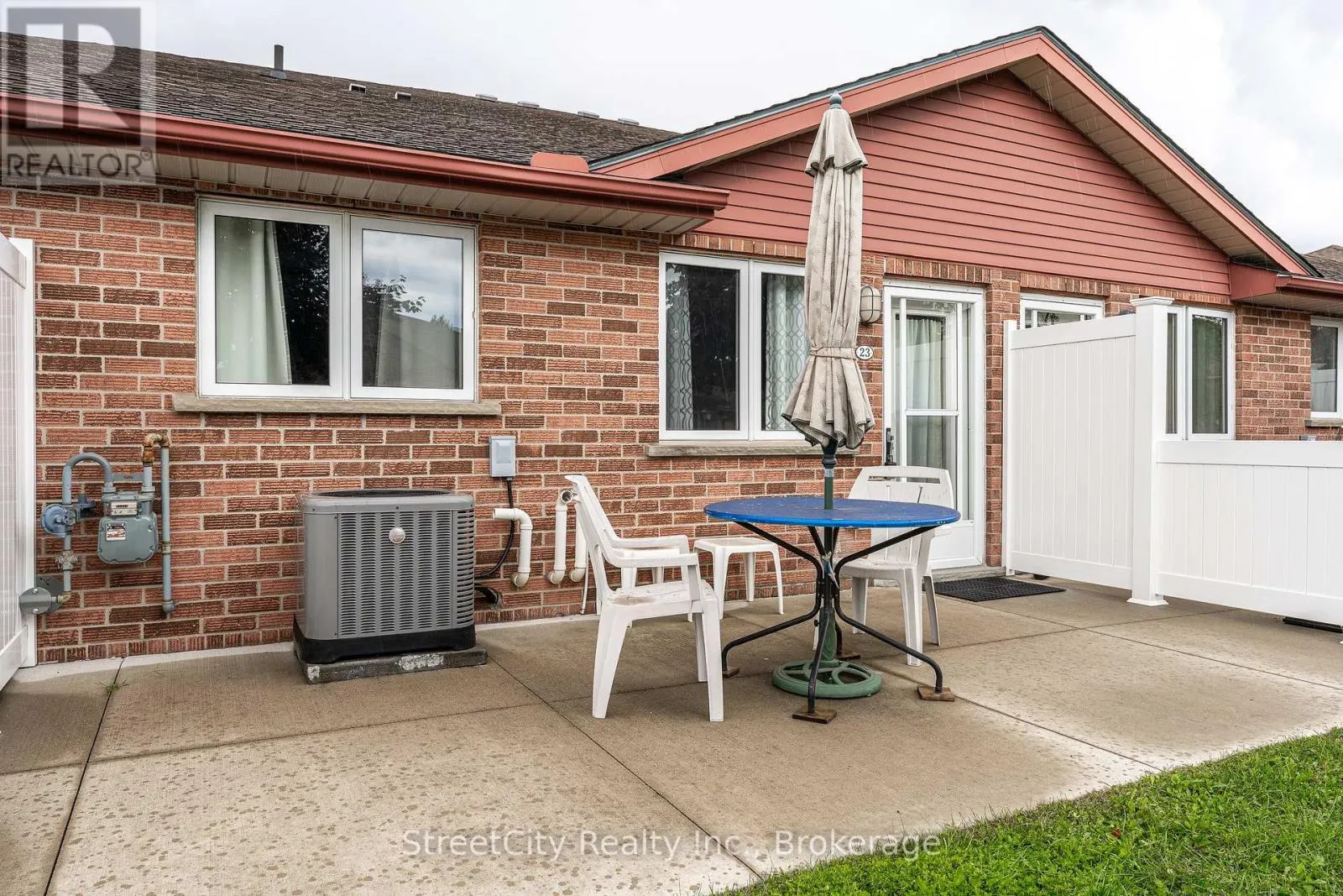 23 - 300 JOHN STREET S, #23