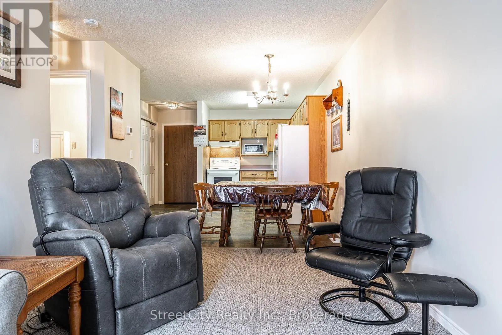 23 - 300 JOHN STREET S, #23