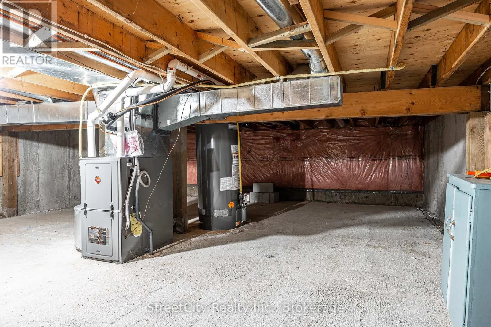 23 - 300 JOHN STREET S, #23