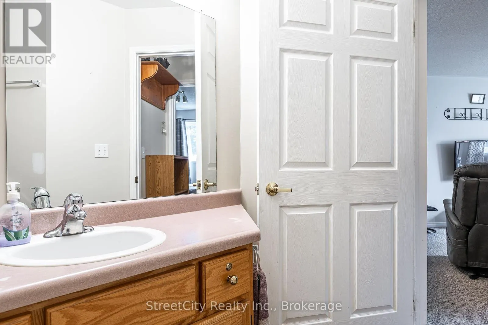 23 - 300 JOHN STREET S, #23