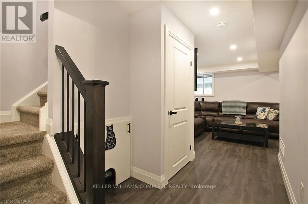 6 - 410 PIONEER DRIVE