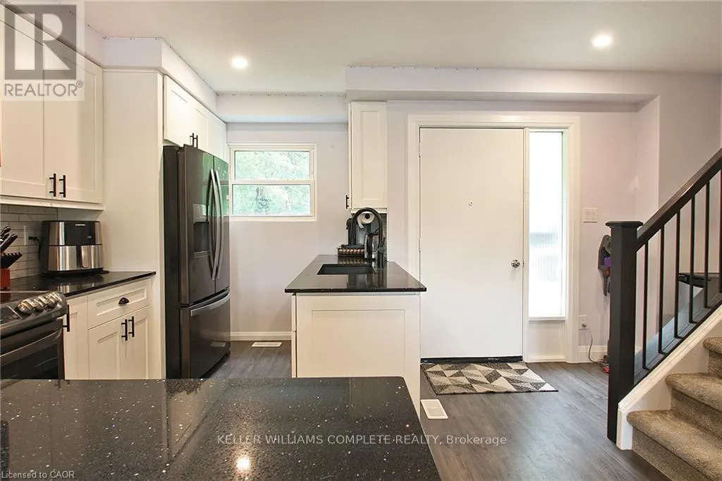 6 - 410 PIONEER DRIVE