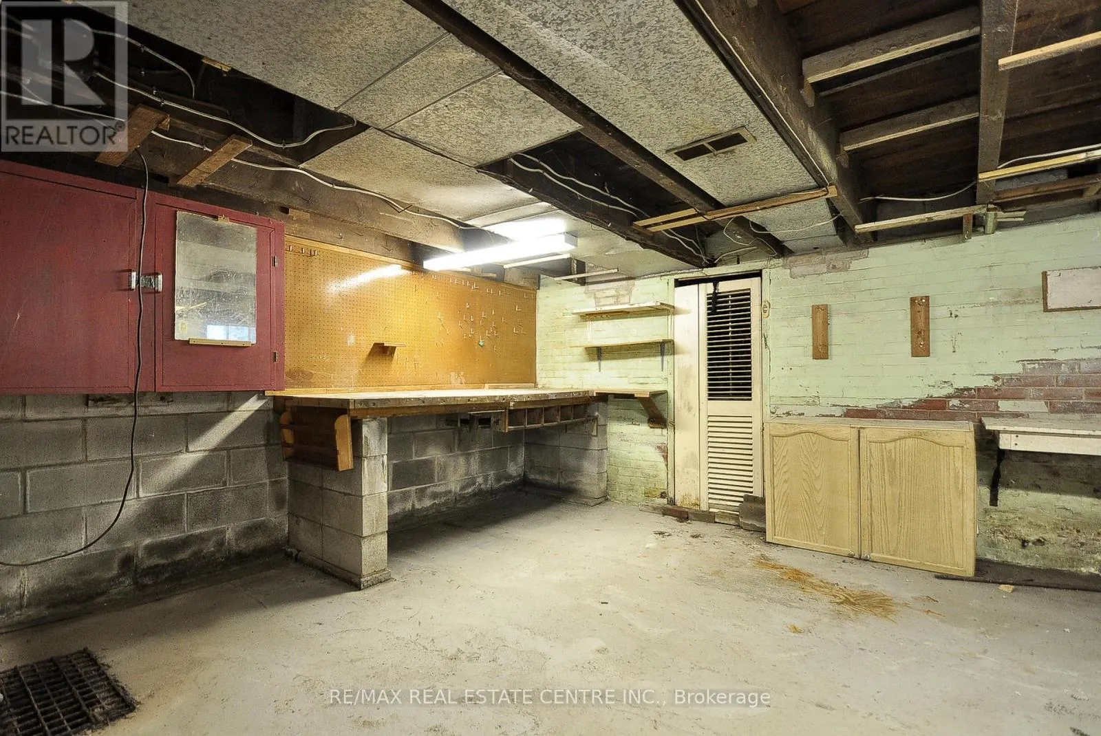 110 GRAND AVENUE S