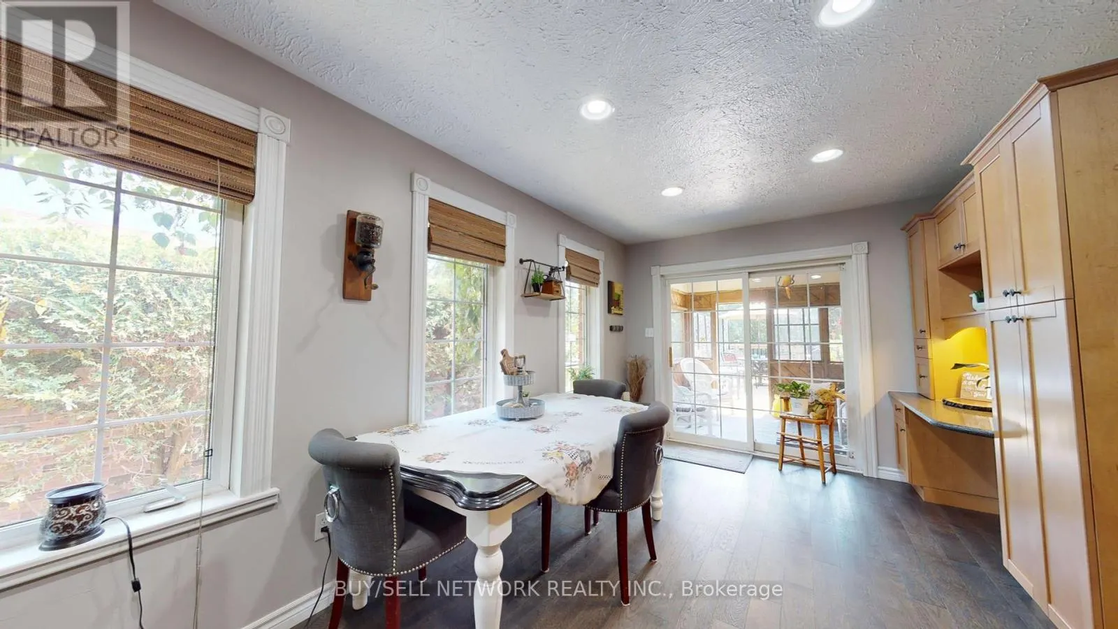 2504 IDYLLWOOD CRESCENT