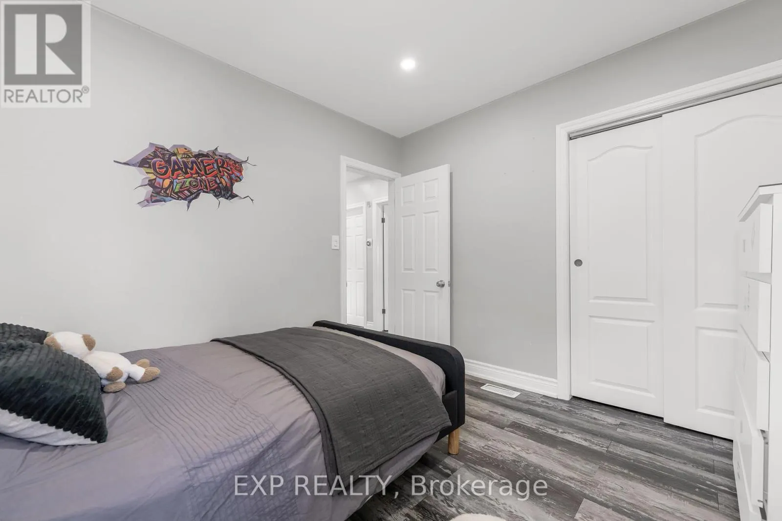 4382 CENTRAL AVENUE