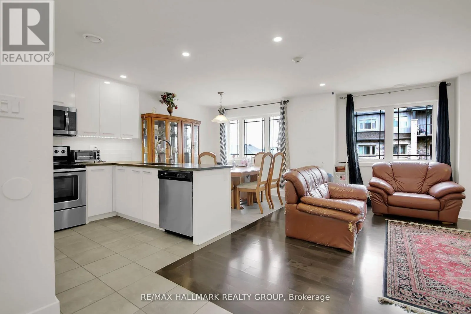 10 - 340 TRIBECA PRIVATE