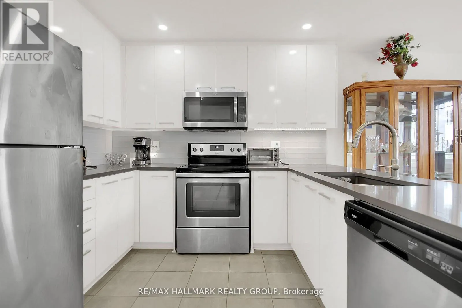 10 - 340 TRIBECA PRIVATE
