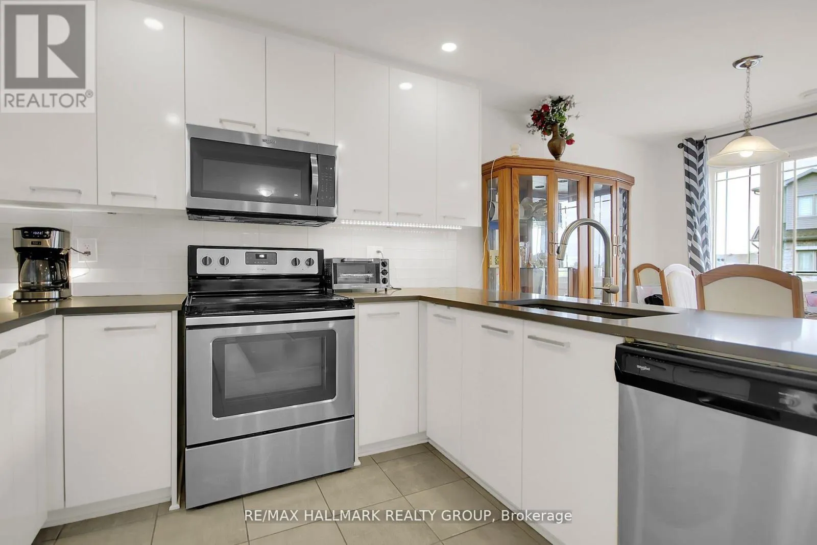 10 - 340 TRIBECA PRIVATE
