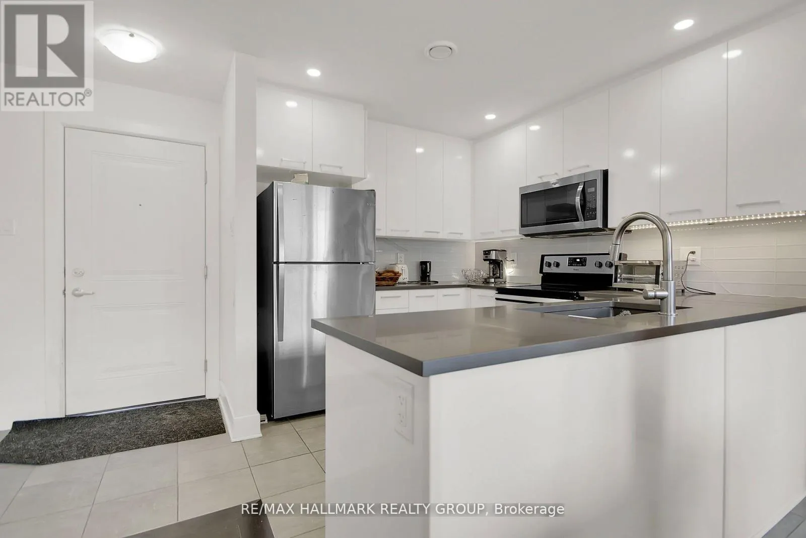 10 - 340 TRIBECA PRIVATE