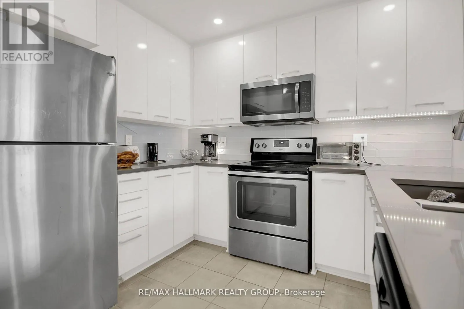 10 - 340 TRIBECA PRIVATE