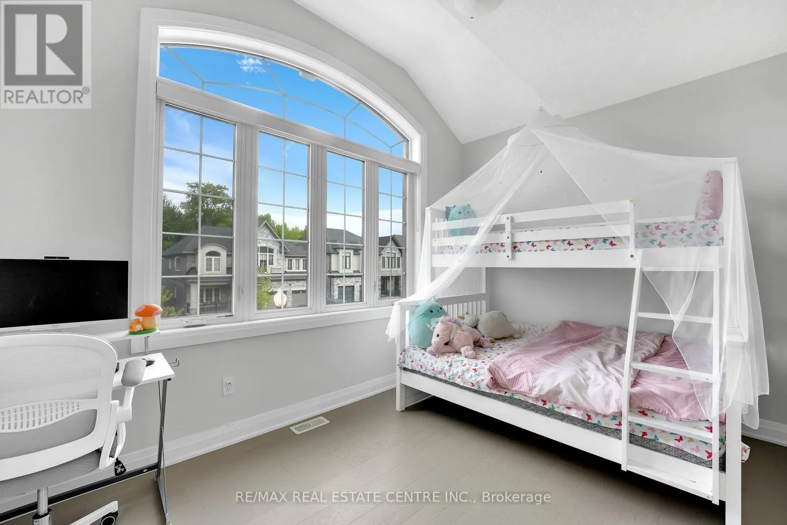 554 BRIDGEMILL CRESCENT