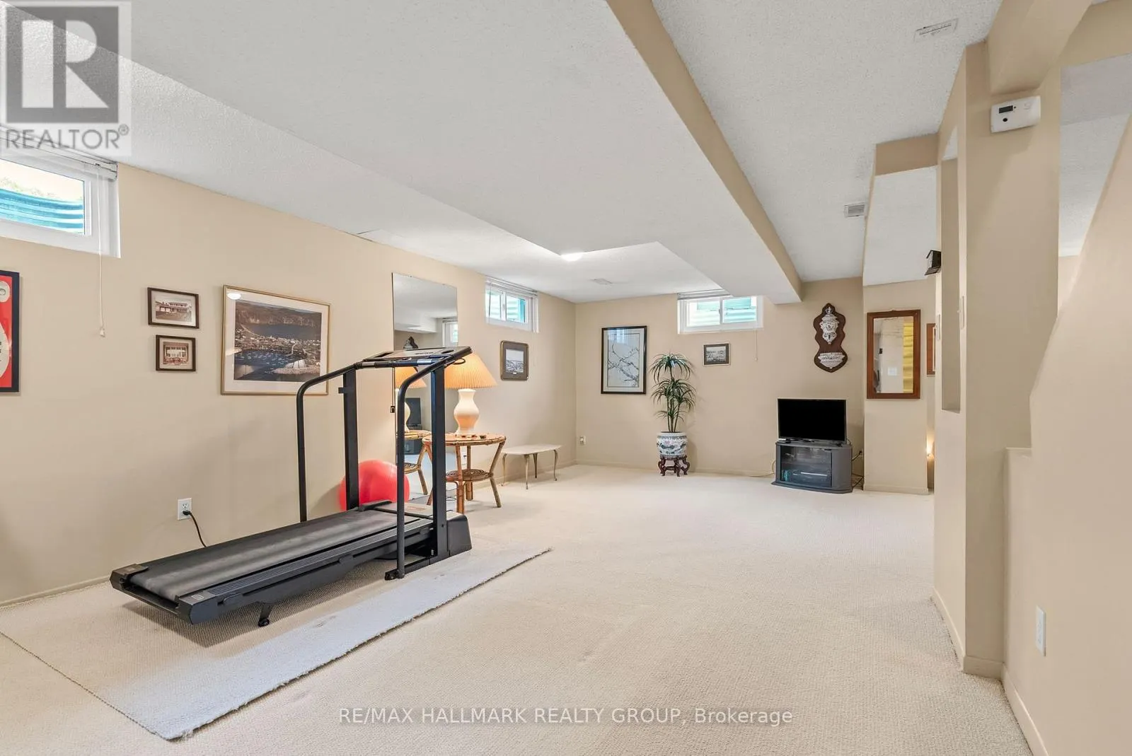 52 KNOLLSBROOK DRIVE