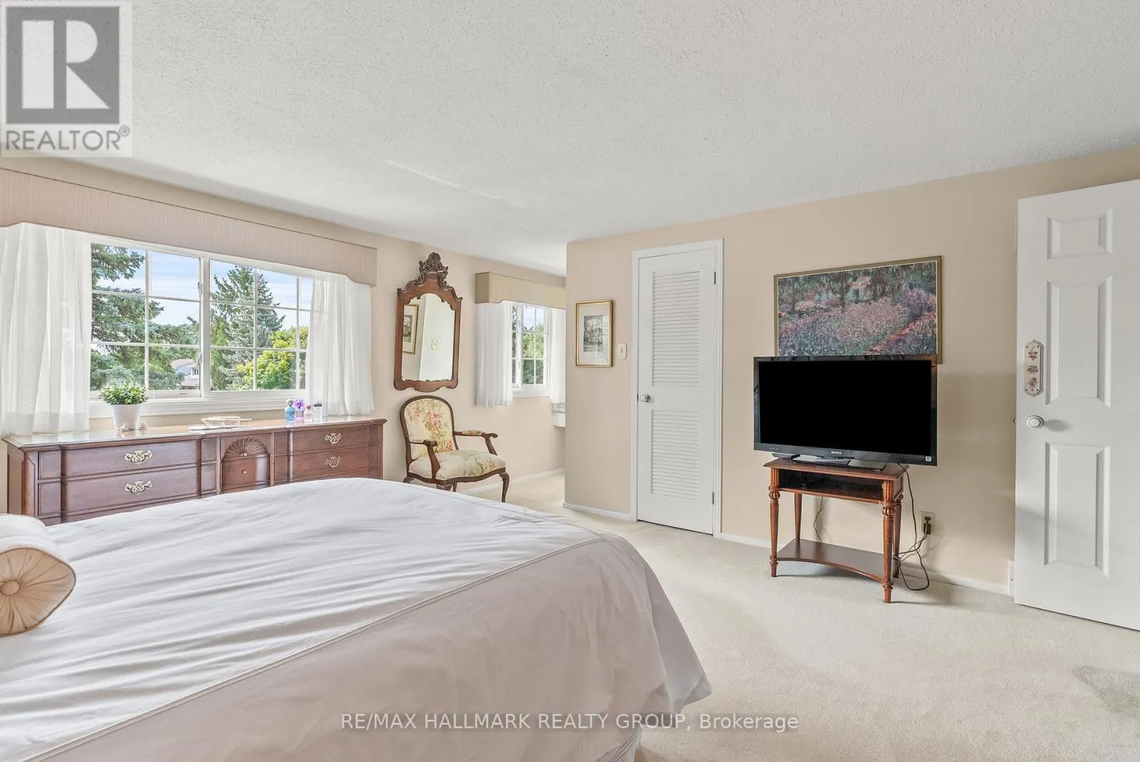 52 KNOLLSBROOK DRIVE