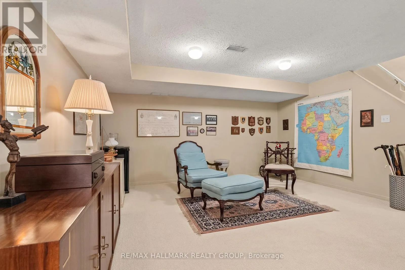 52 KNOLLSBROOK DRIVE