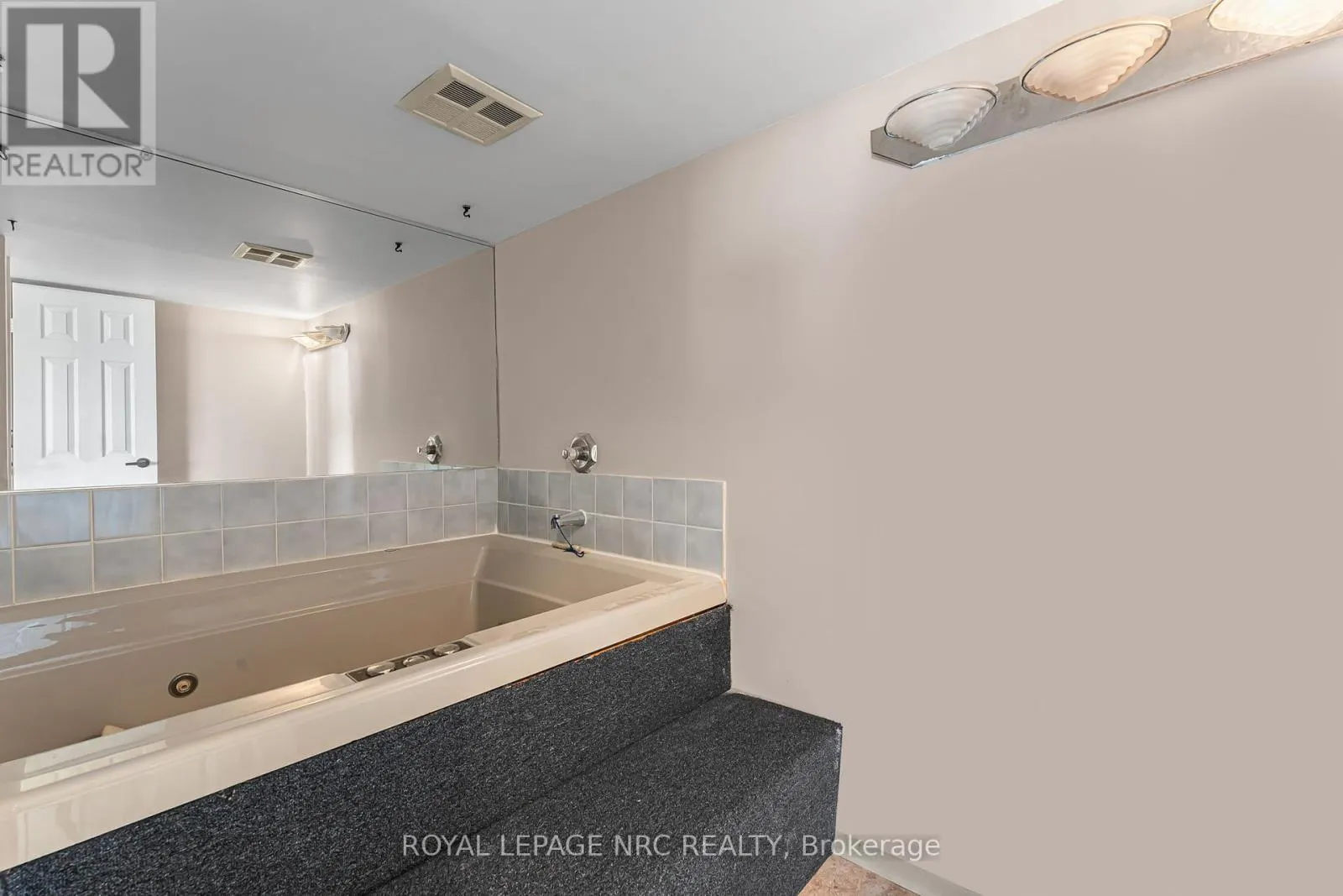 PH1 - 7 GALE CRESCENT
