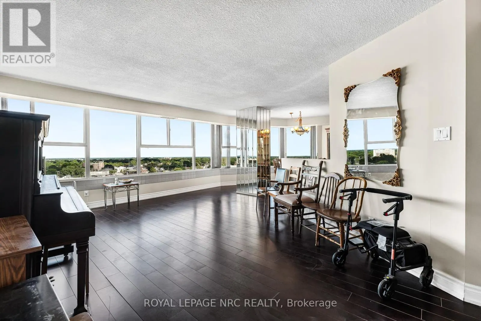 PH1 - 7 GALE CRESCENT