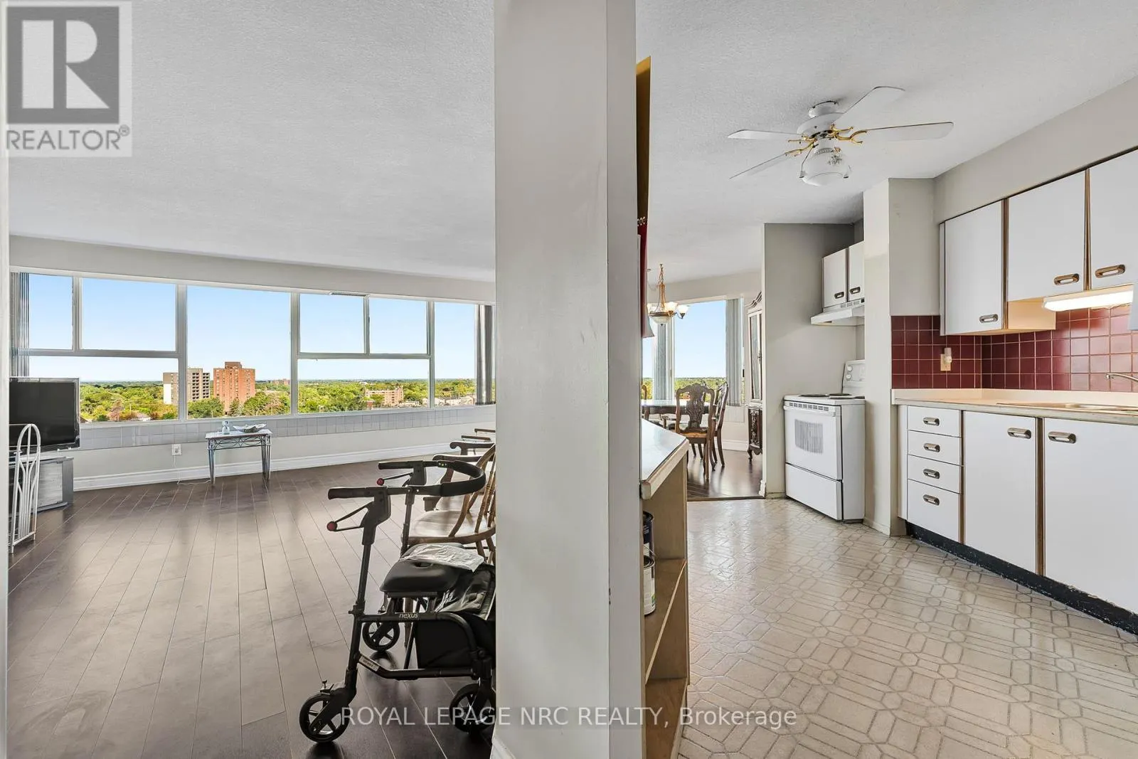 PH1 - 7 GALE CRESCENT