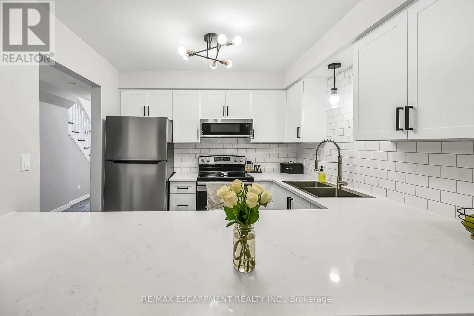 2 - 54 ARGYLE STREET S