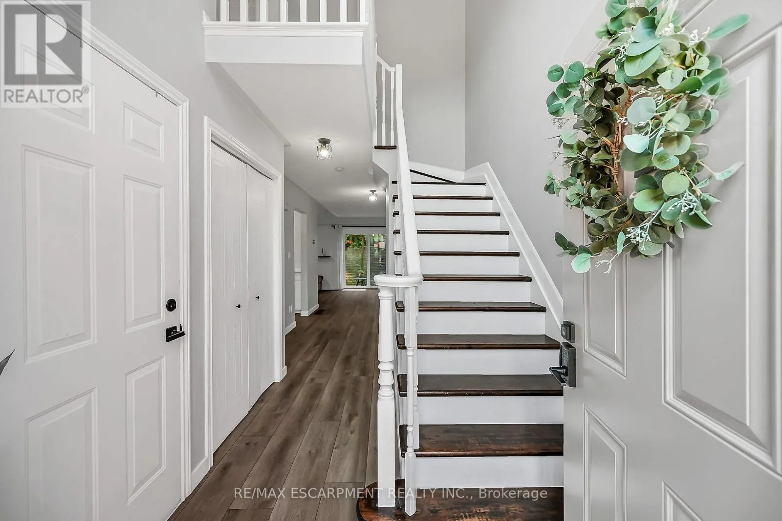 2 - 54 ARGYLE STREET S