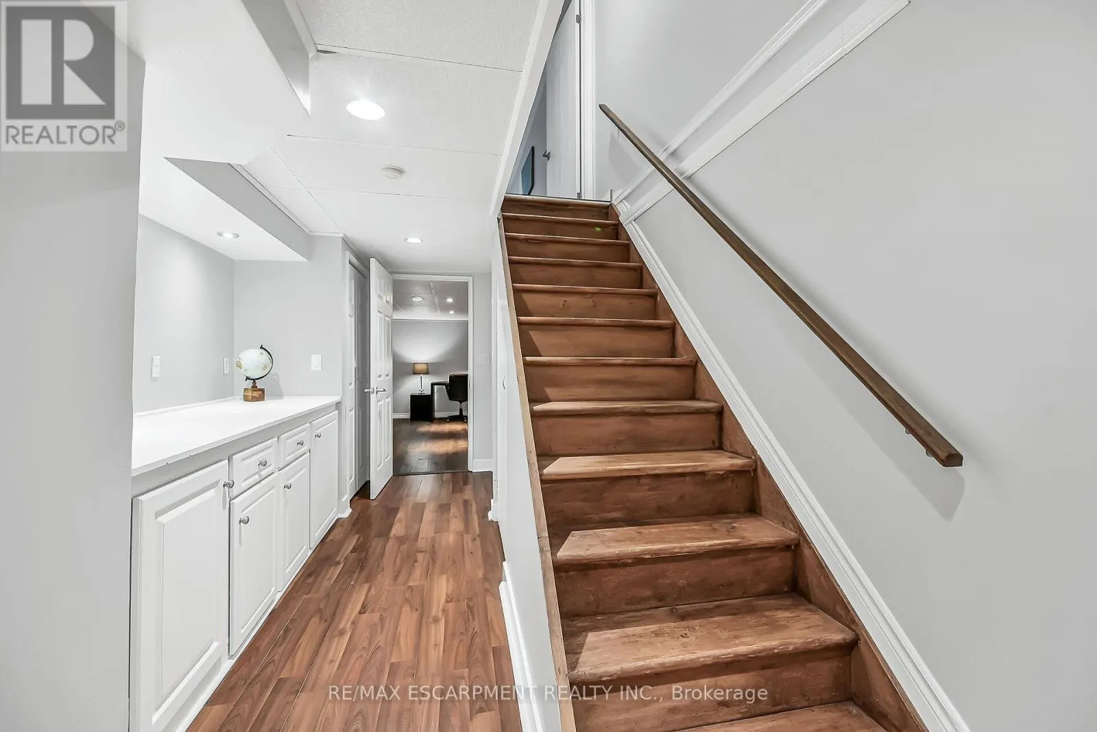 2 - 54 ARGYLE STREET S