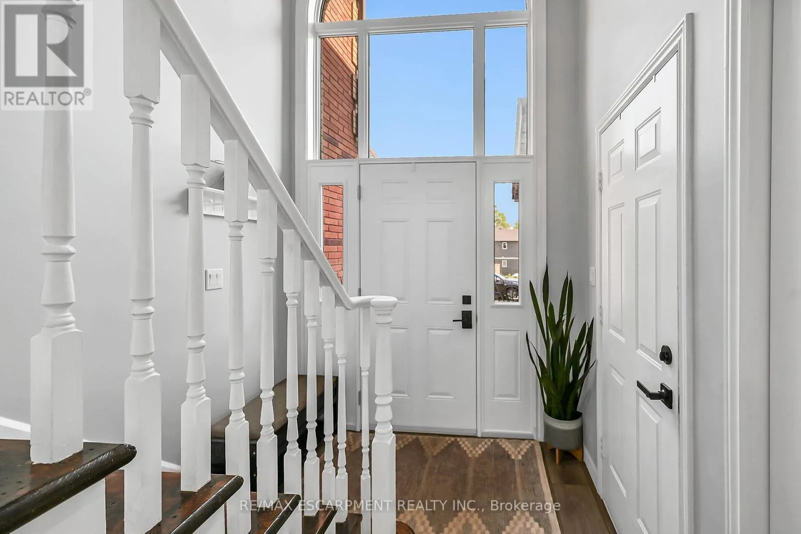 2 - 54 ARGYLE STREET S