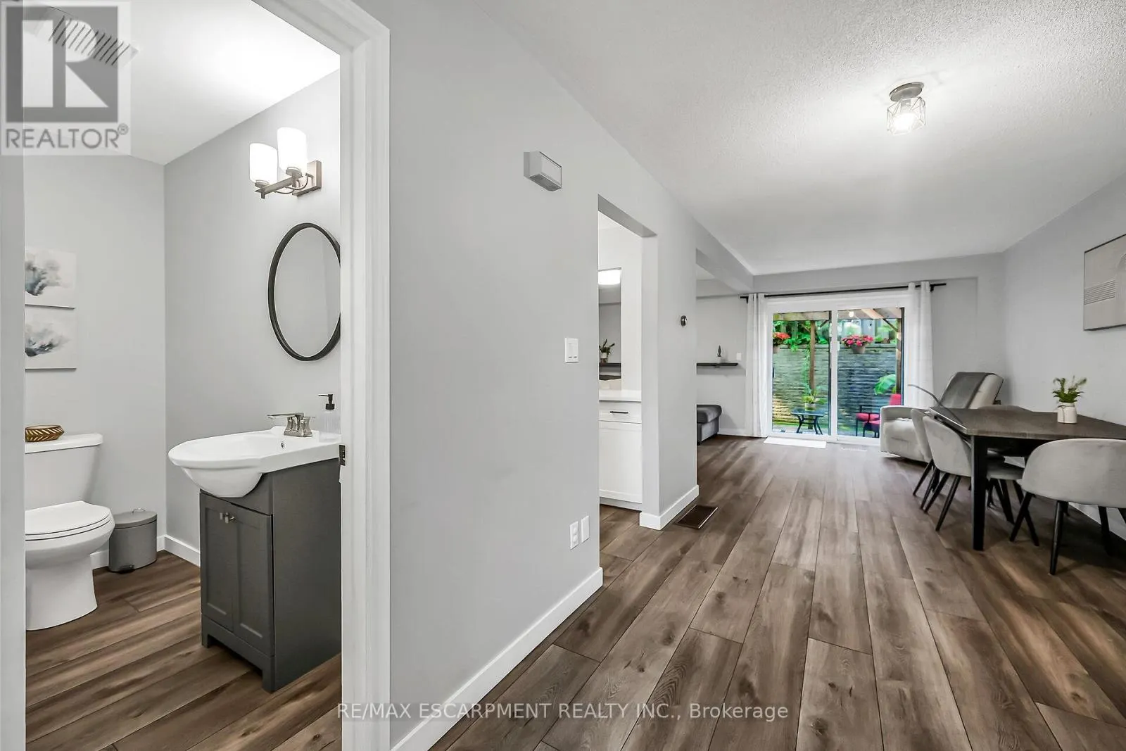 2 - 54 ARGYLE STREET S