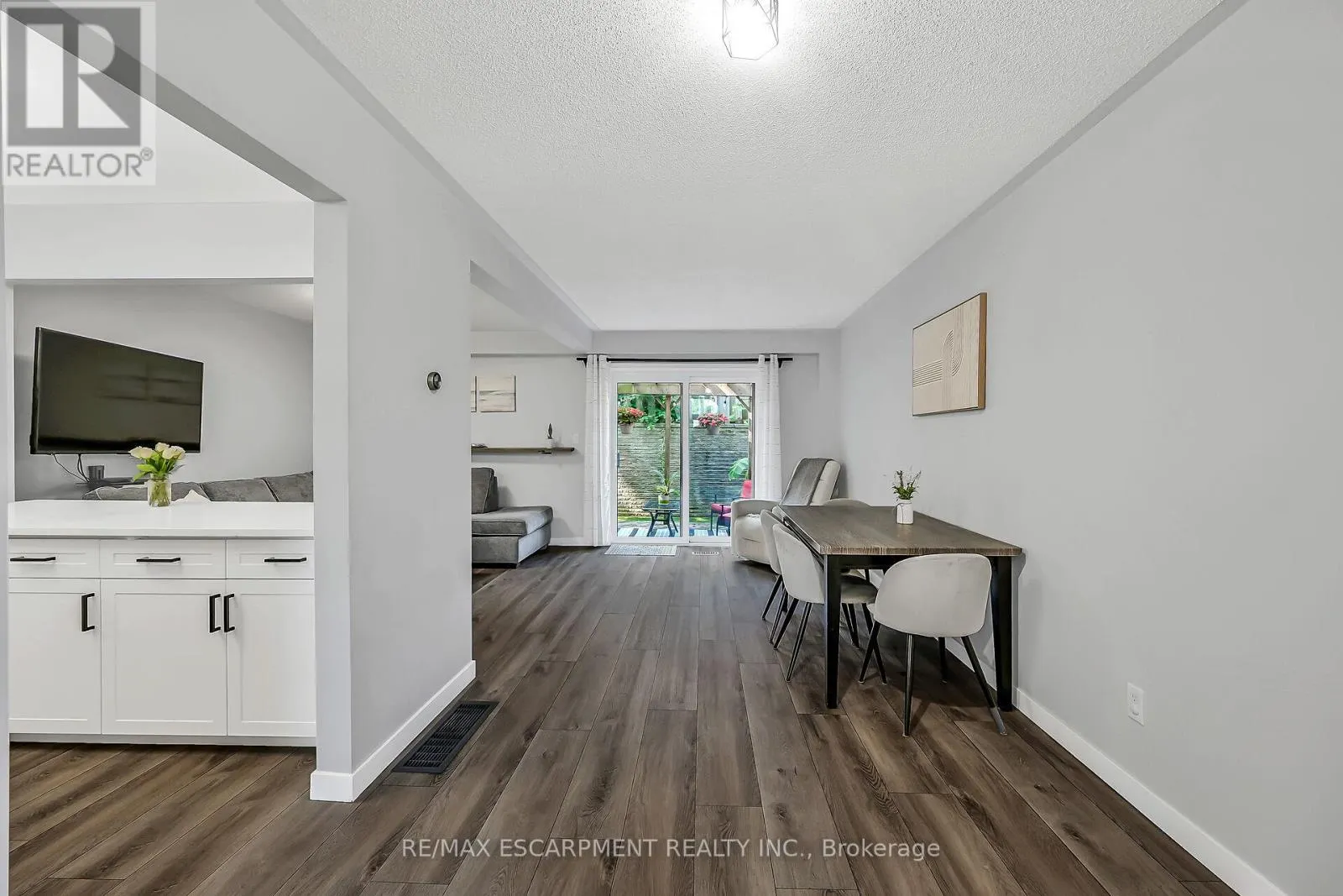 2 - 54 ARGYLE STREET S