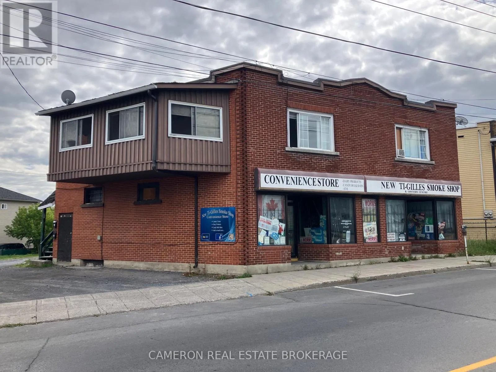 607-609-611 MONTREAL ROAD