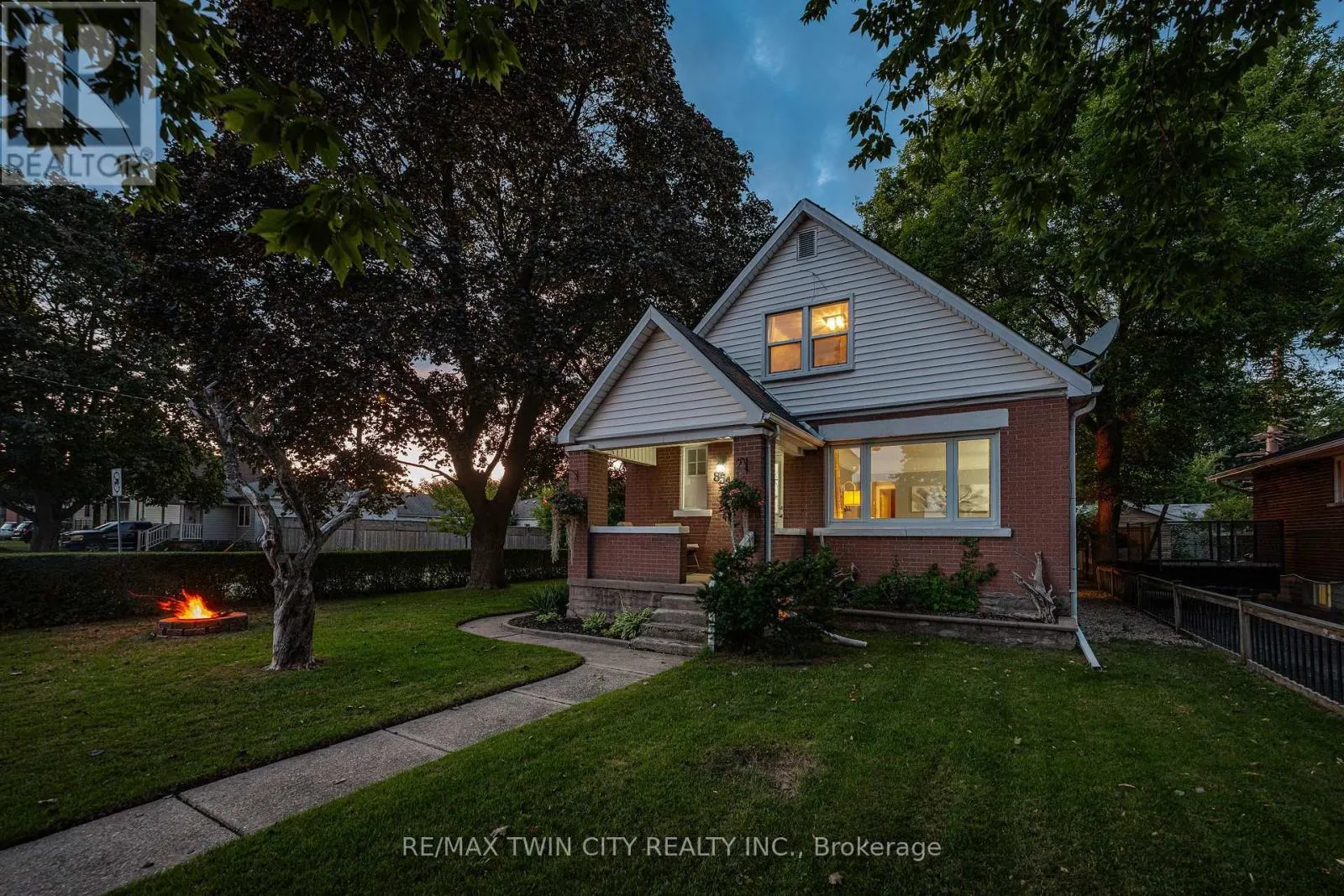 854 GUELPH STREET