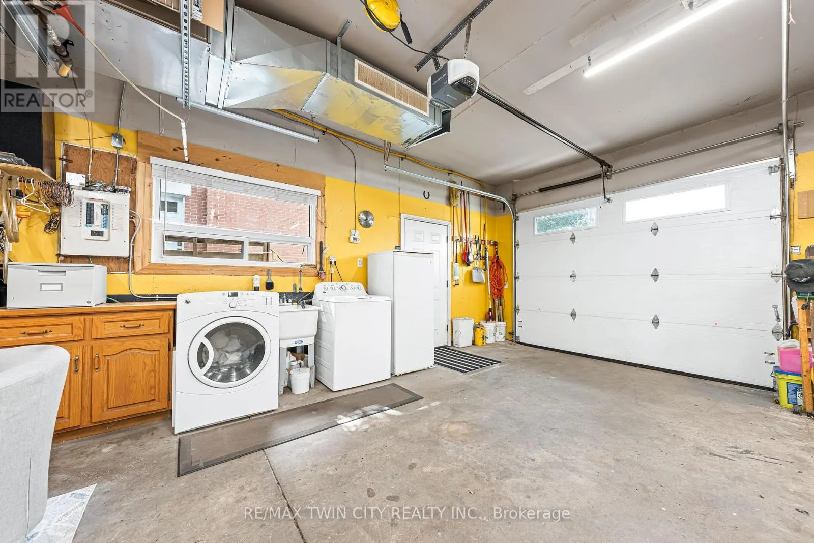 854 GUELPH STREET