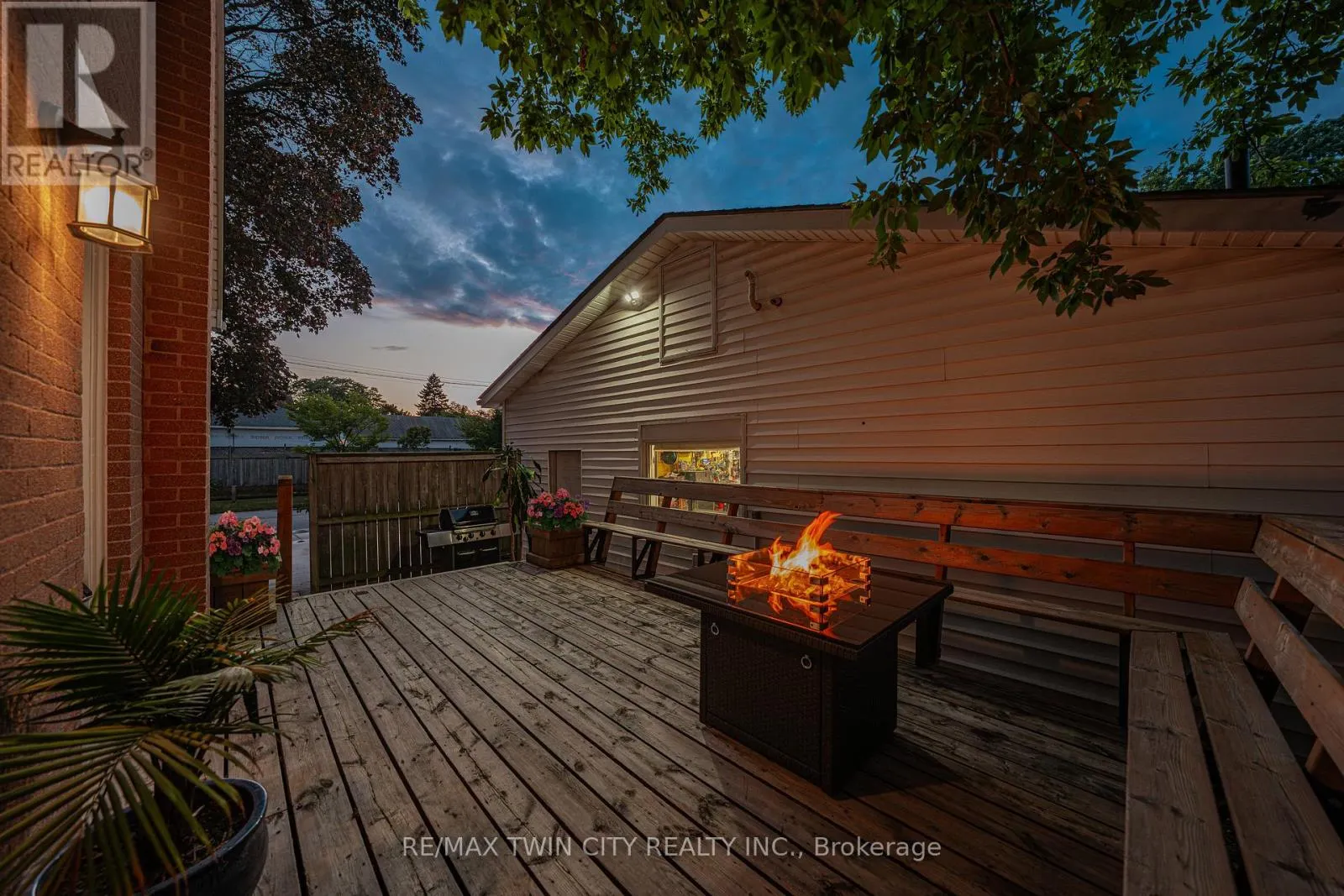 854 GUELPH STREET