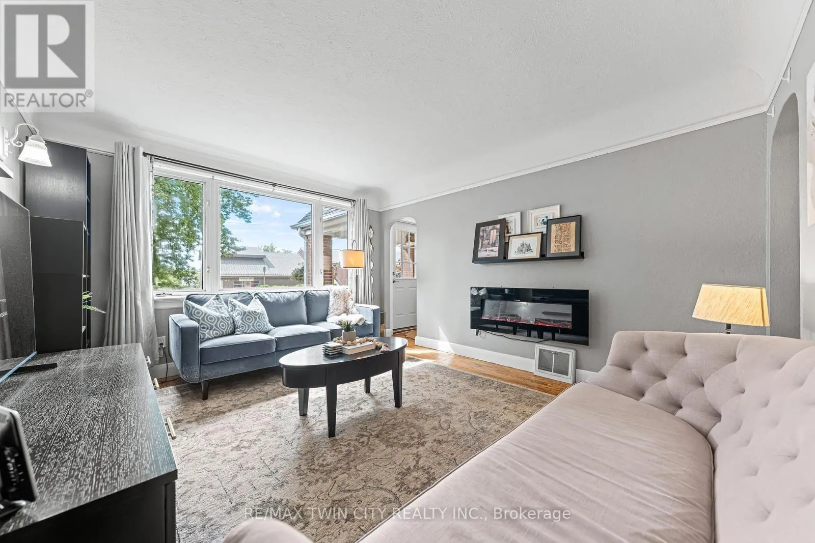 854 GUELPH STREET
