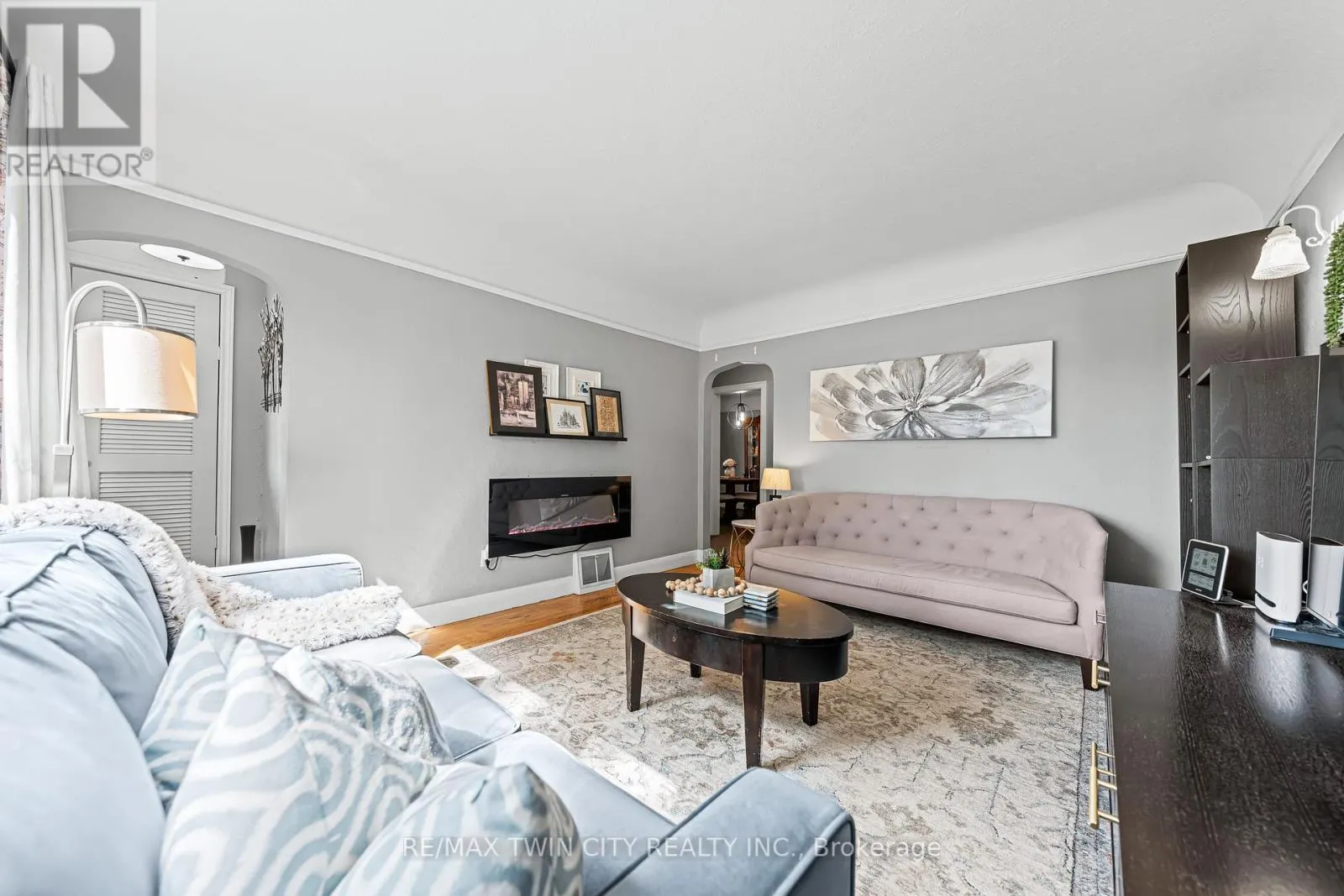 854 GUELPH STREET