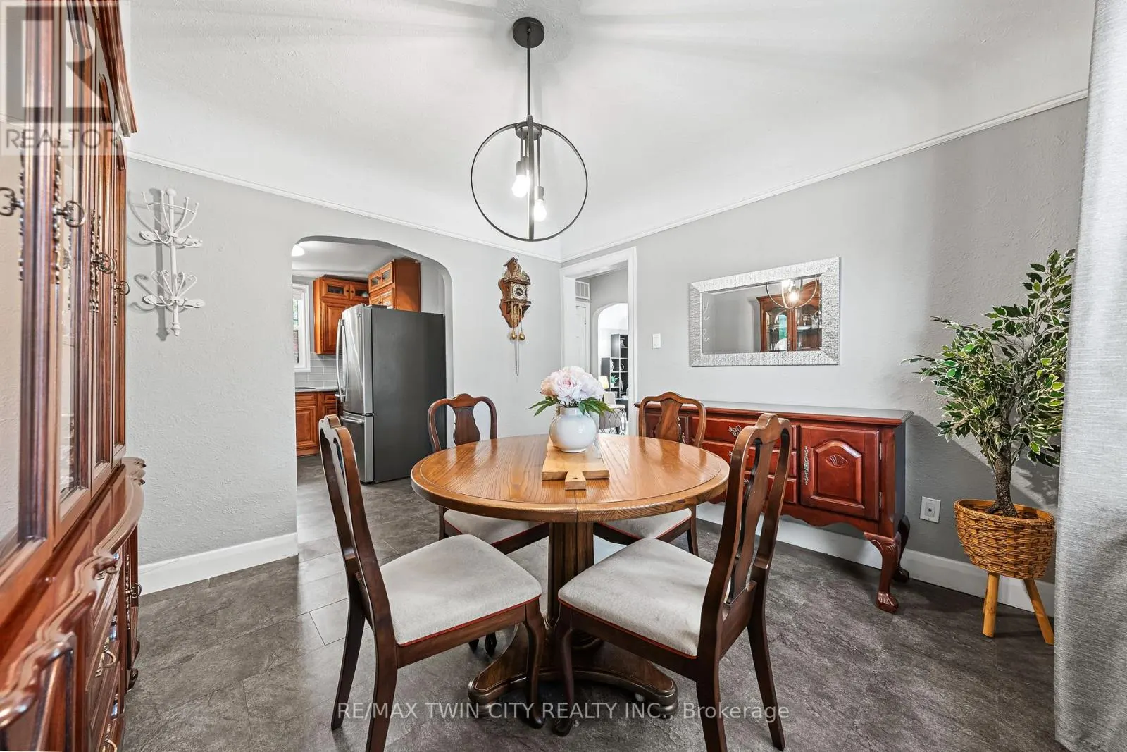 854 GUELPH STREET