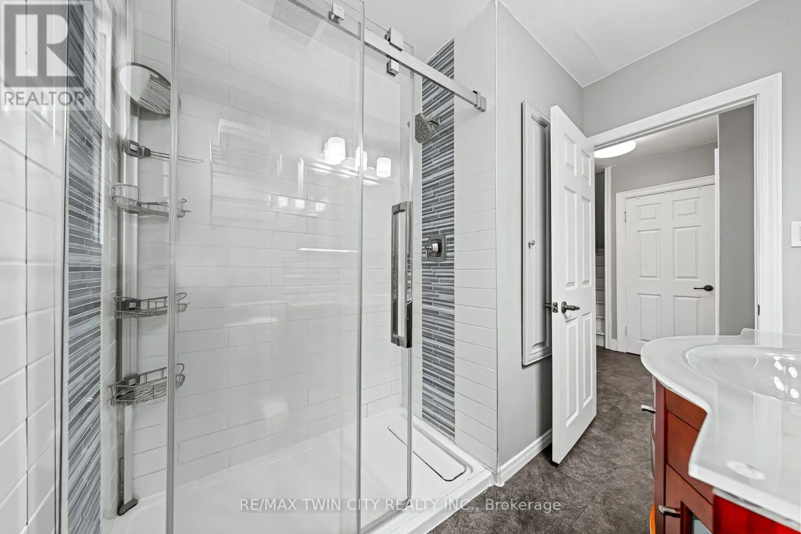854 GUELPH STREET