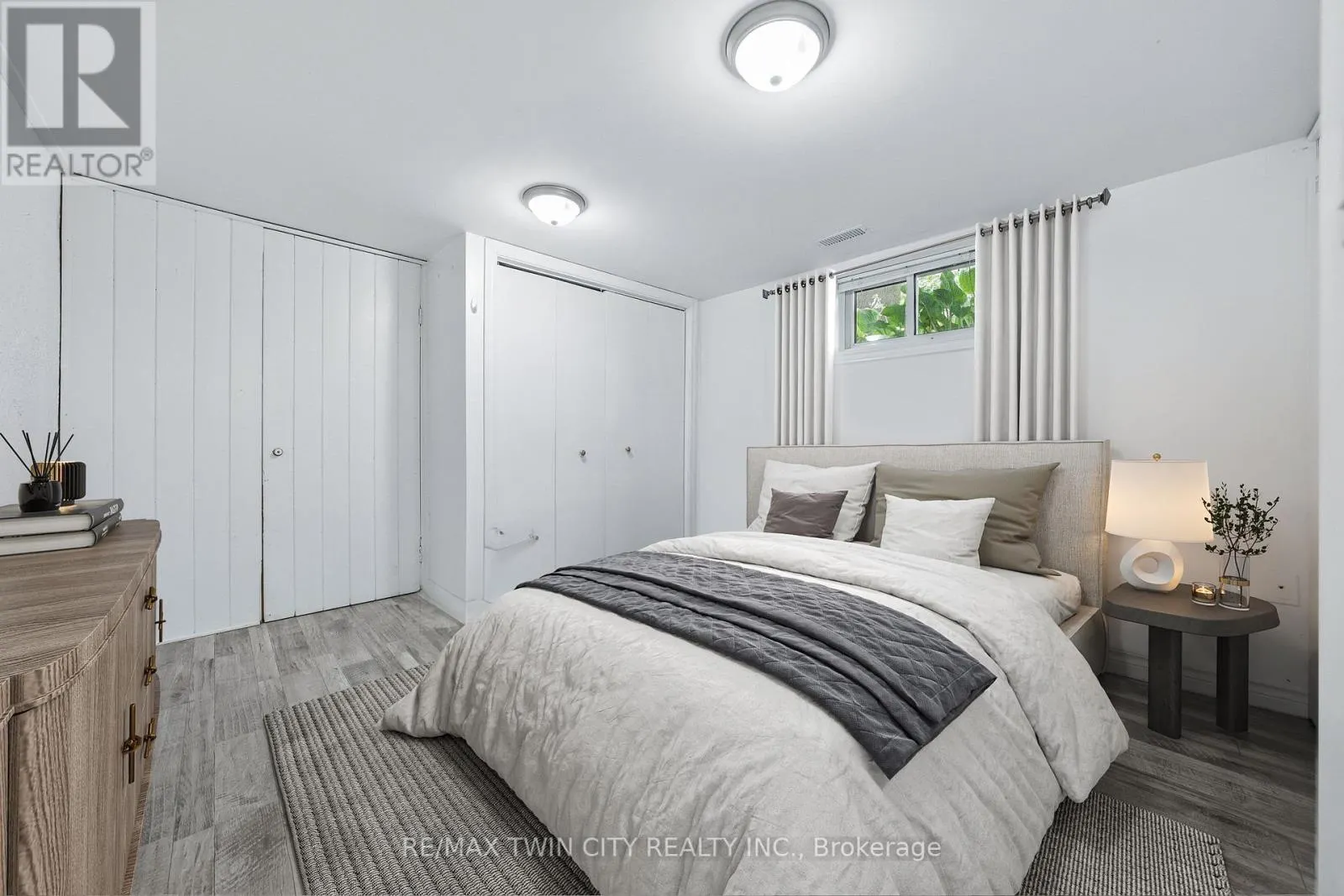 854 GUELPH STREET